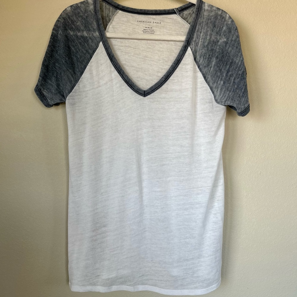 Size Medium AE Soft & Sexy V-neck